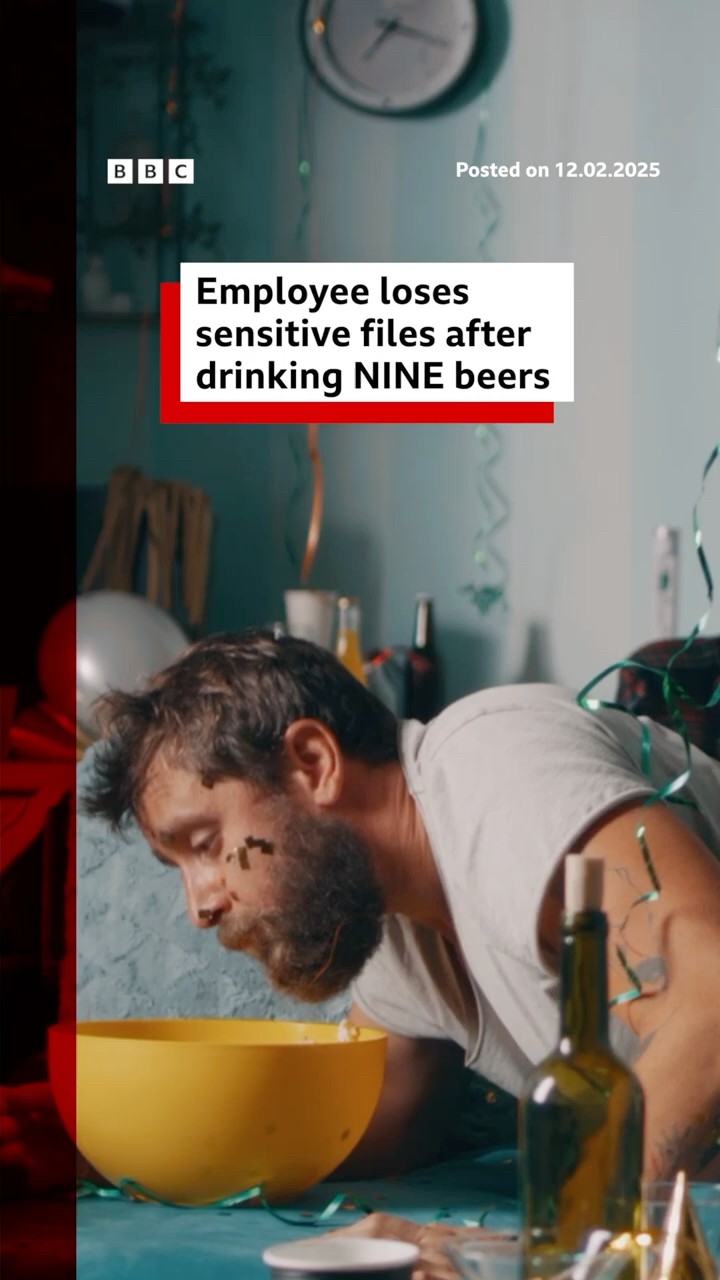 Japan ministry worker loses sensitive files on night out. #Japan #Beer #BBCNews